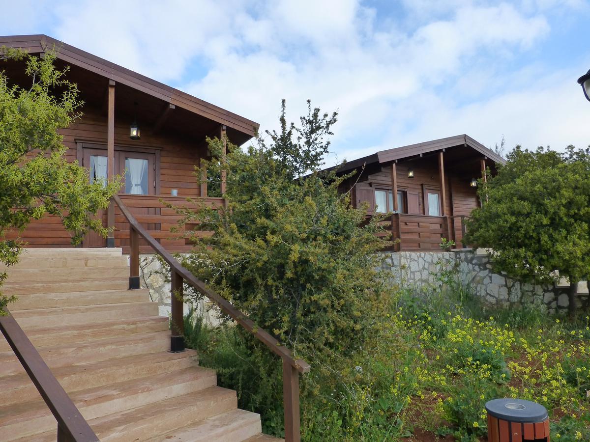 Mountain Breeze Lodge & Resort Al Salt Extérieur photo