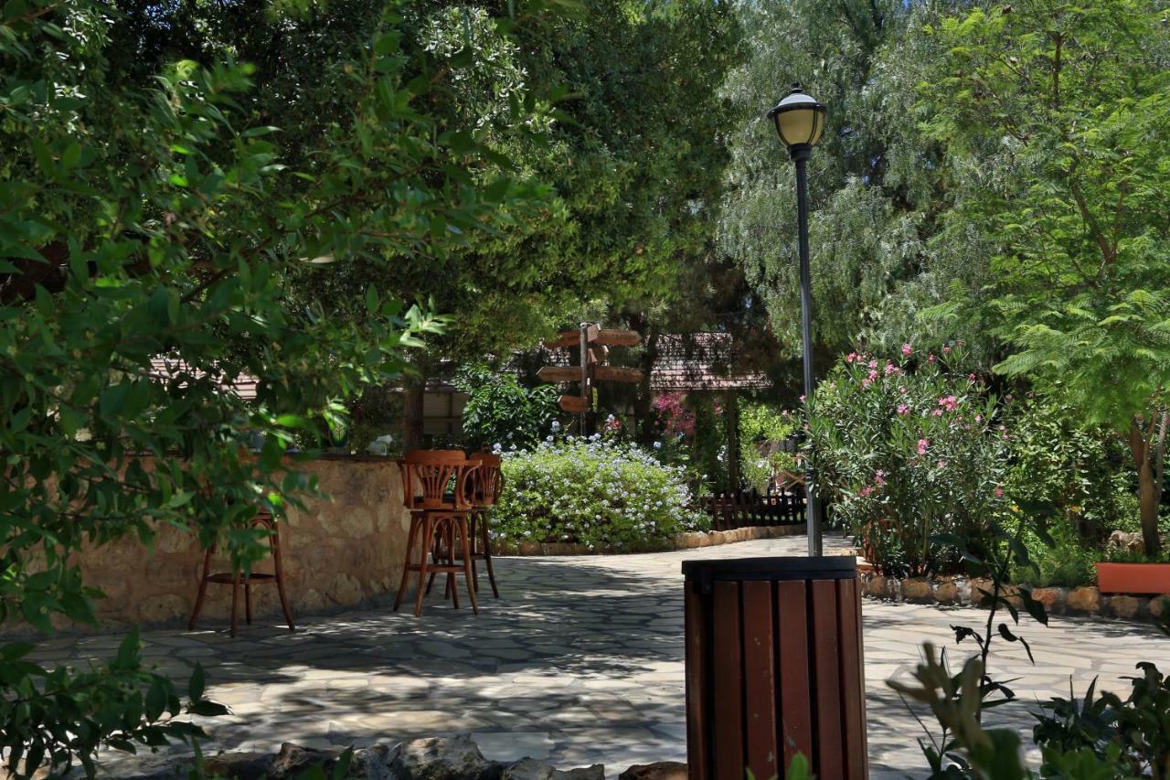 Mountain Breeze Lodge & Resort Al Salt Extérieur photo