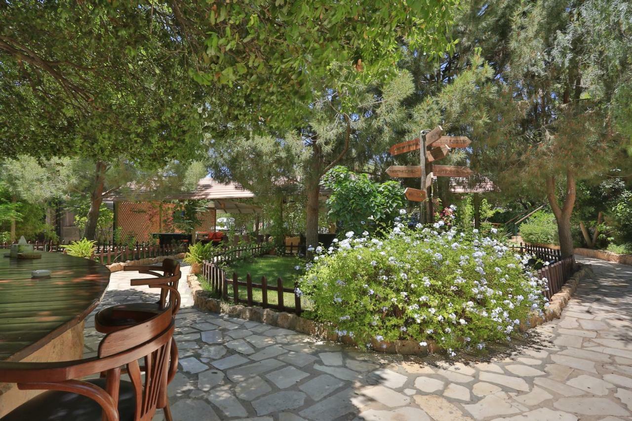 Mountain Breeze Lodge & Resort Al Salt Extérieur photo