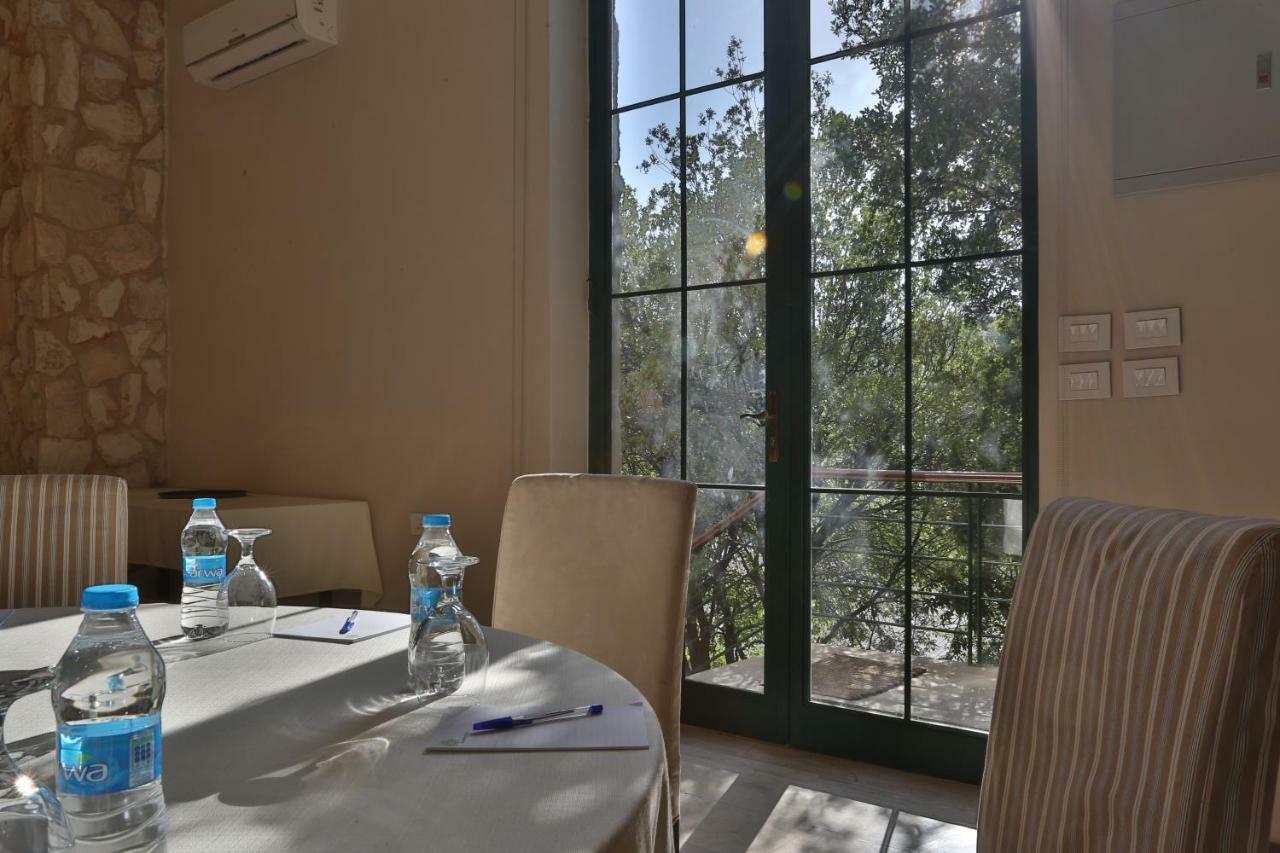 Mountain Breeze Lodge & Resort Al Salt Extérieur photo