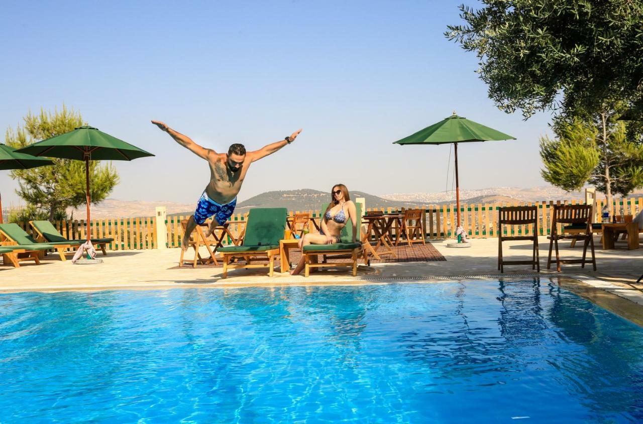 Mountain Breeze Lodge & Resort Al Salt Extérieur photo