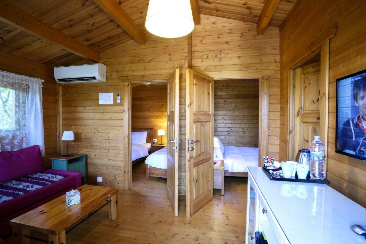 Mountain Breeze Lodge & Resort Al Salt Extérieur photo